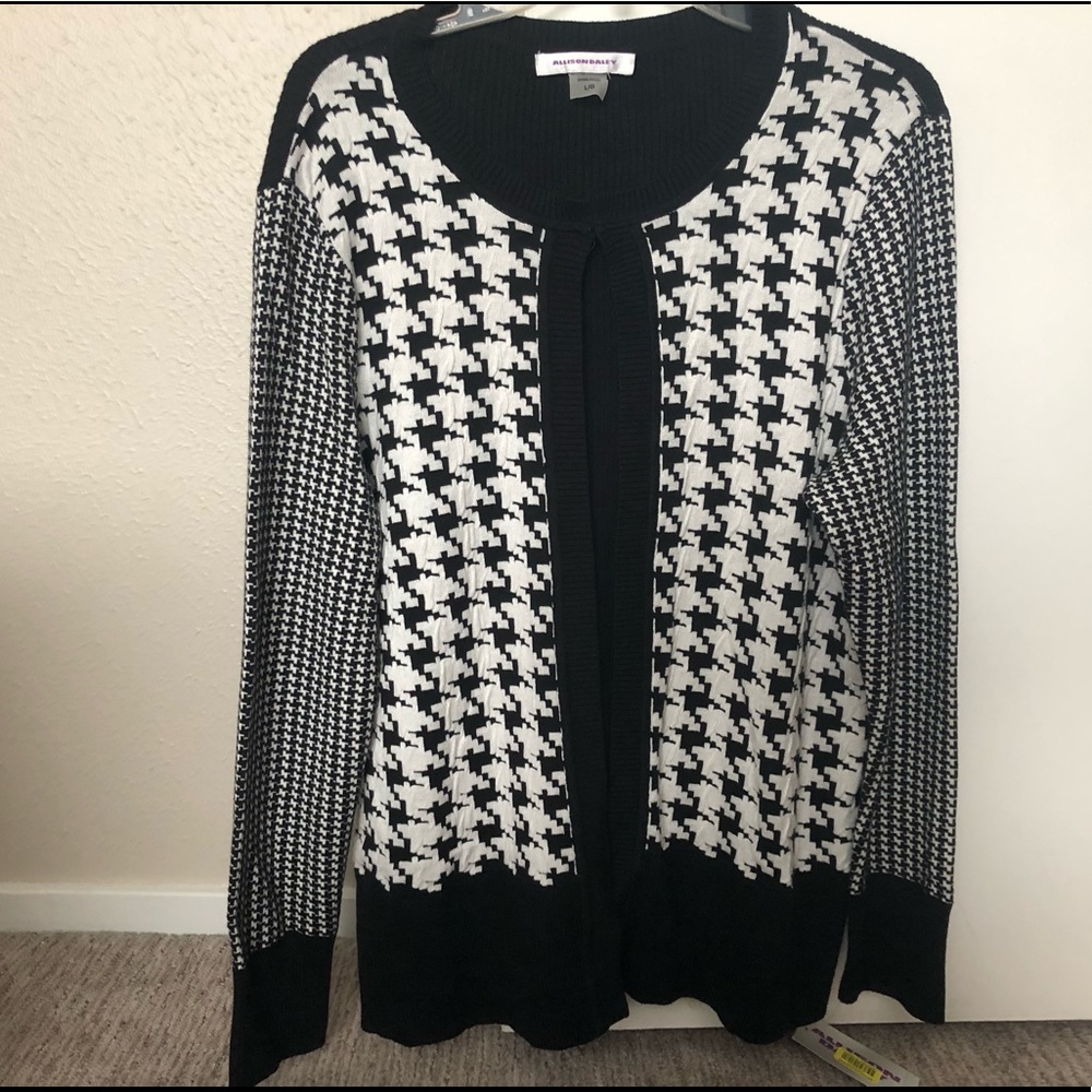 NWT Allison Daley Single Clasp Black & White Sweater - size Large
